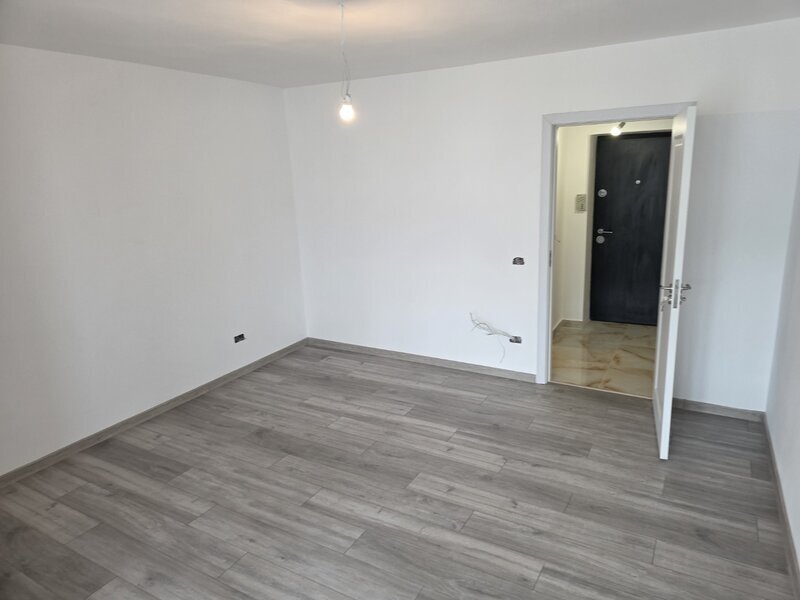 Titan, 10 minute metrou, chiar la parcul Titanii, pe Prisaca Dornei