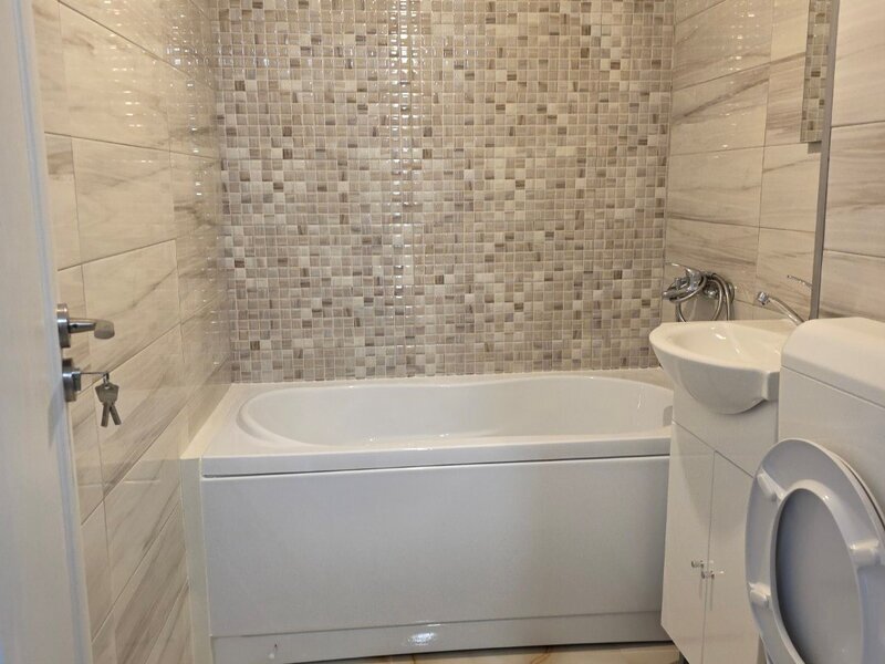 Titan, 10 minute metrou, chiar la parcul Titanii, pe Prisaca Dornei